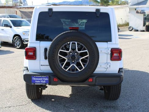 Used 2025 Jeep Wrangler Sahara image 5