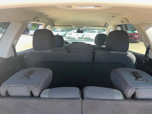 Used 2019 Nissan Pathfinder SV image 9