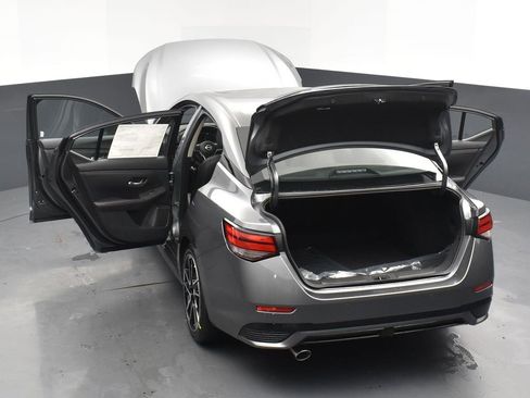 New 2025 Nissan Sentra SR w/ SR Premium Package image 32