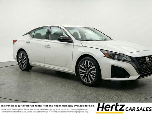 Used 2025 Nissan Altima 2.5 SV FWD image 1