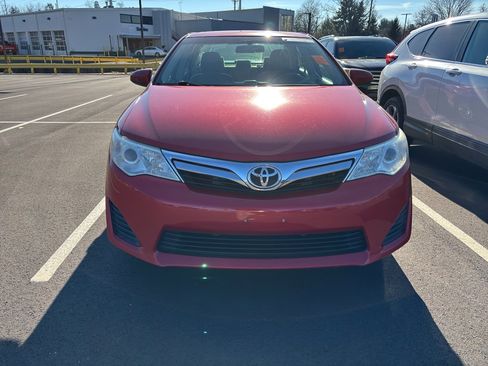 Used 2012 Toyota Camry LE image 2