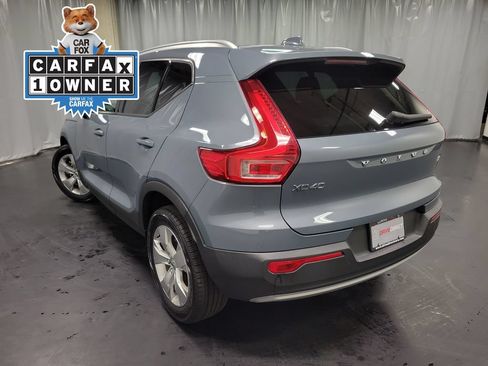 Used 2022 Volvo XC40 T4 Momentum FWD image 6