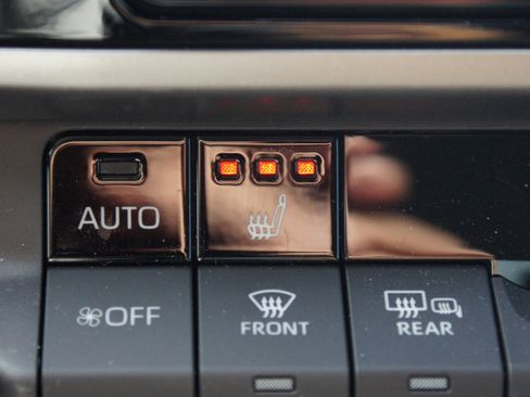 Used 2025 Toyota Camry LE w/ Convenience Package image 7