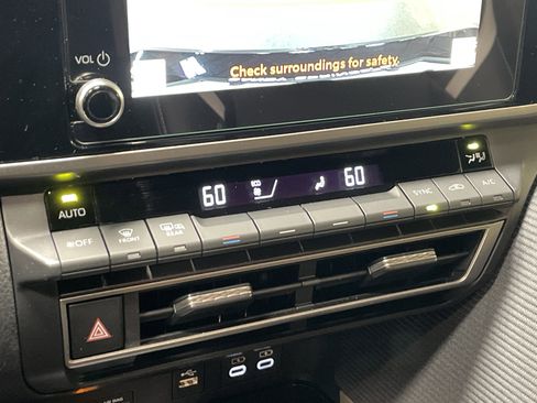 Certified 2025 Toyota Camry SE image 24