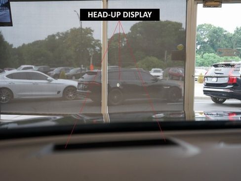 Used 2022 Volvo XC60 T8 Inscription Expression image 10