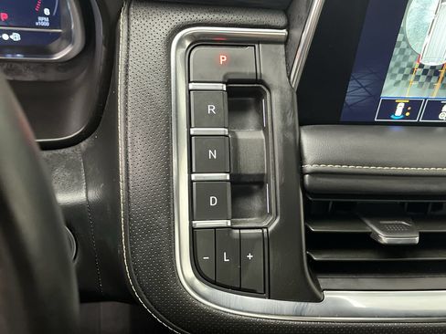 Certified 2024 GMC Yukon SLT w/ SLT Premium Package AWD/4WD image 27