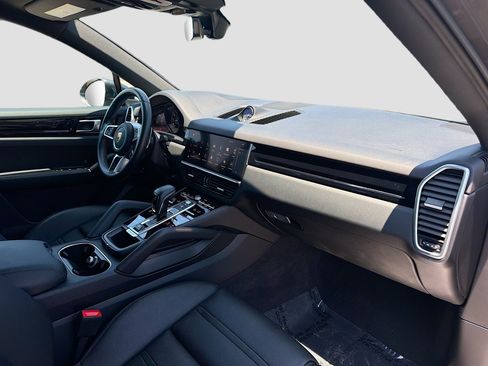 Used 2022 Porsche Cayenne S AWD/4WD image 14
