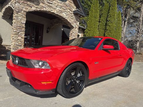 Used 2011 Ford Mustang GT Premium w/ Electronics Pkg RWD image 2