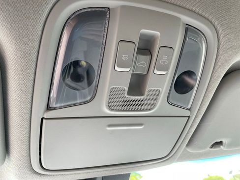 Used 2020 Kia Niro Touring image 18