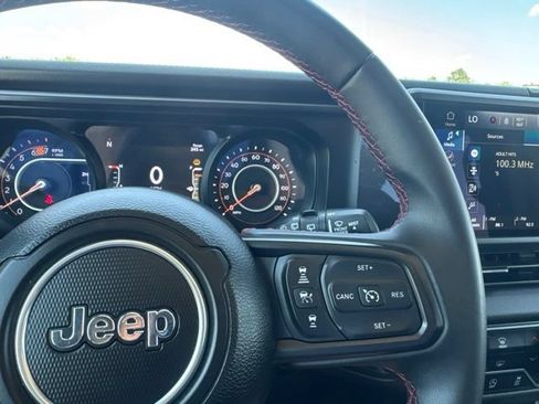 Used 2024 Jeep Wrangler Unlimited Rubicon AWD/4WD image 13