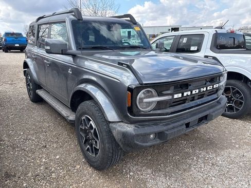 Used 2023 Ford Bronco Outer Banks image 3