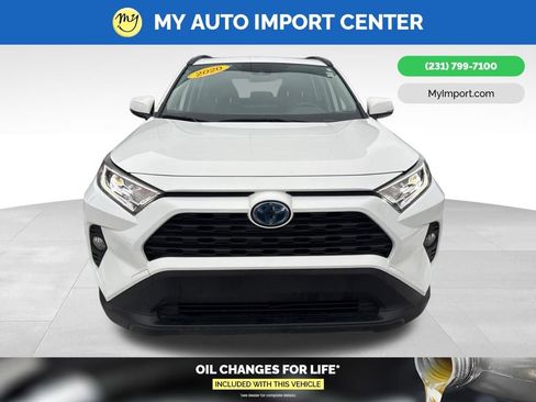 Used 2020 Toyota RAV4 XLE image 2