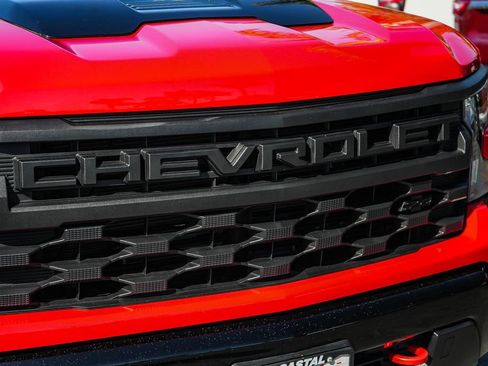 Used 2024 Chevrolet Silverado 1500 Custom Trail Boss w/ LPO, Dark Essentials Package AWD/4WD image 10