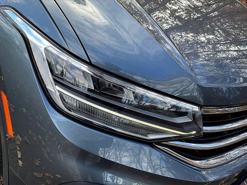 Used 2022 Volkswagen Tiguan SE image 32