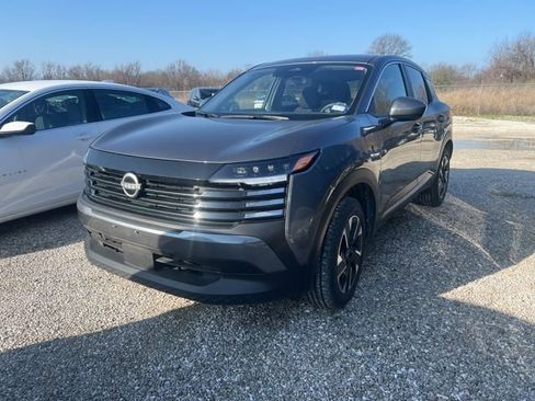 Used 2025 Nissan Kicks SV image 1