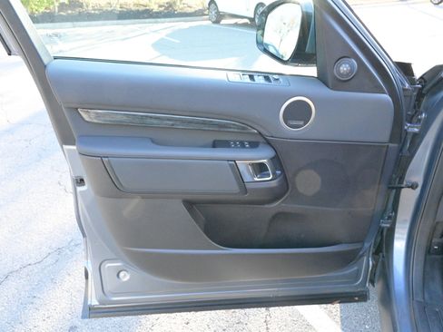 Used 2019 Land Rover Discovery HSE image 20