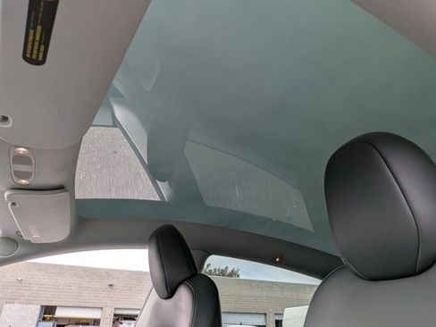 Used 2023 Tesla Model Y Long Range image 17