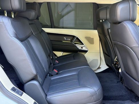 Certified 2022 Land Rover Range Rover Long Wheelbase SE AWD/4WD image 31