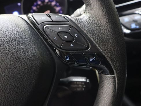 Used 2020 Toyota C-HR LE FWD image 20