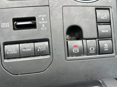Used 2024 Toyota Highlander XLE AWD/4WD image 24