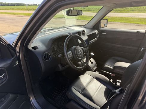 Used 2015 Jeep Patriot High Altitude AWD/4WD image 6