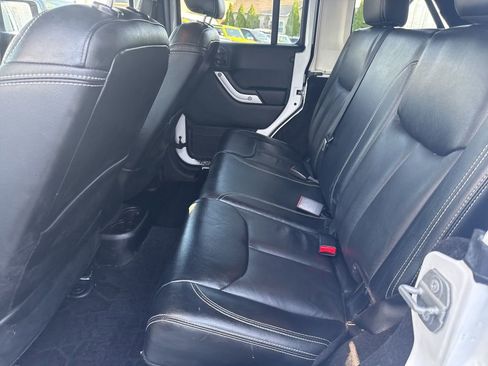Used 2016 Jeep Wrangler Unlimited Rubicon AWD/4WD image 6