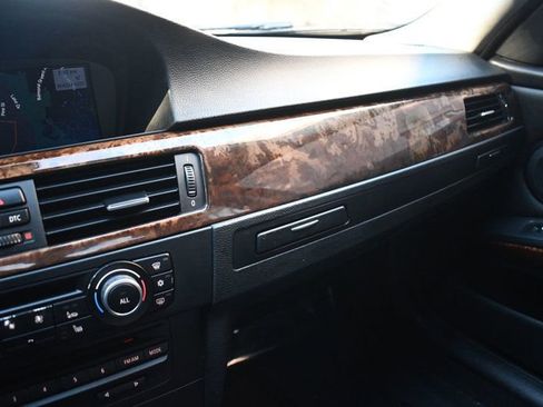 Used 2011 BMW 335i xDrive Sedan image 24