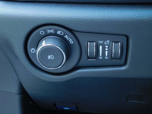 New 2026 Chrysler Pacifica Select image 31