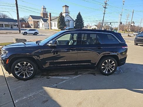 Used 2024 Jeep Grand Cherokee Overland AWD/4WD image 13