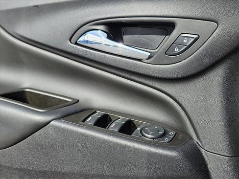 Used 2023 Chevrolet Equinox LT image 11