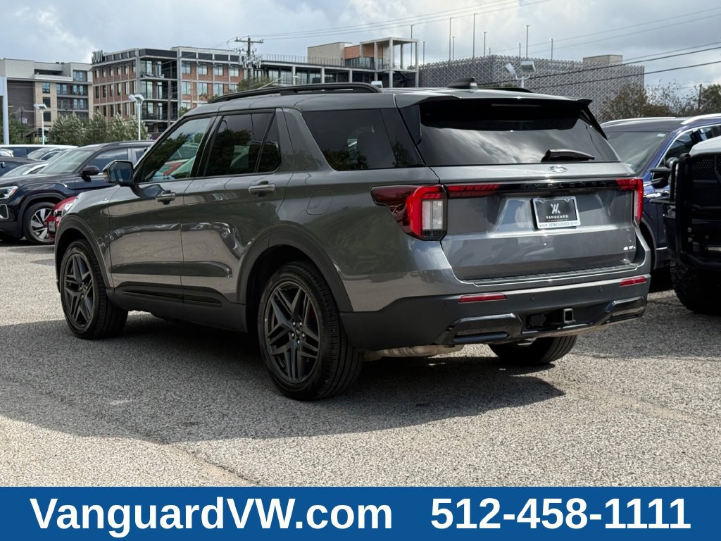 Used 2025 Ford Explorer ST-Line w/ ST-Line Street Pack AWD/4WD image 7