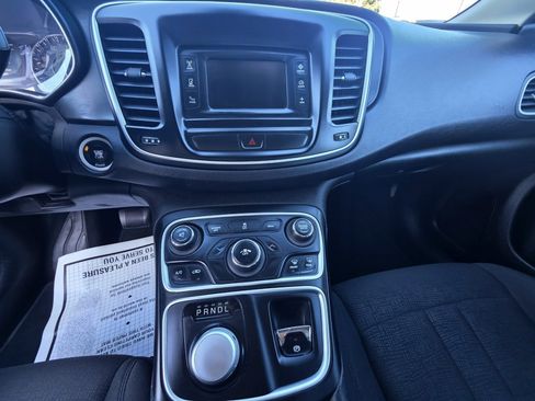 Used 2015 Chrysler 200 Limited w/ Convenience Group image 11