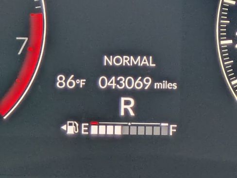 Used 2023 Honda Pilot Touring image 31