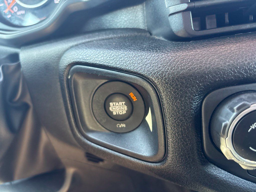 Used 2025 Jeep Gladiator Sport AWD/4WD image 21