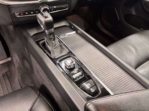 Used 2019 Volvo XC60 T5 Momentum w/ Premium Package image 14