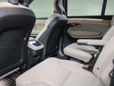 New 2026 Volvo XC90 B5 Ultra w/ Protection Package Premier AWD/4WD image 59