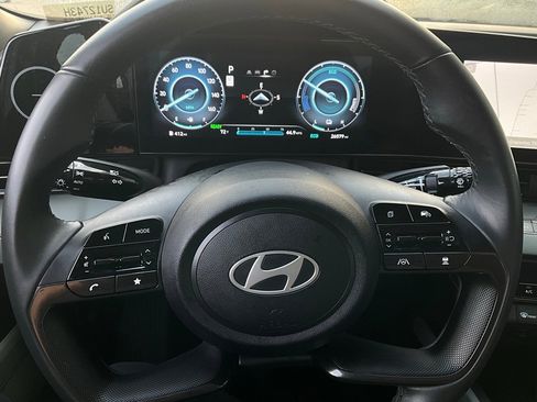 Used 2025 Hyundai Elantra Limited image 33