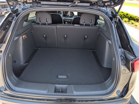 New 2026 Chevrolet Trax RS w/ Sunroof Package FWD image 8