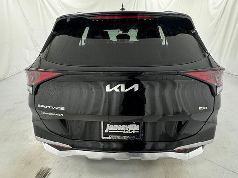 Used 2025 Kia Sportage SX AWD/4WD image 4