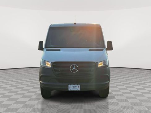 Used 2022 Mercedes-Benz Sprinter 1500 image 2