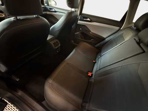 Used 2024 Volkswagen Taos SE image 10