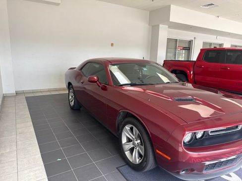 Used 2019 Dodge Challenger SXT RWD image 4