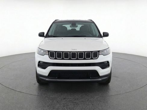 Used 2025 Jeep Compass Limited AWD/4WD image 2