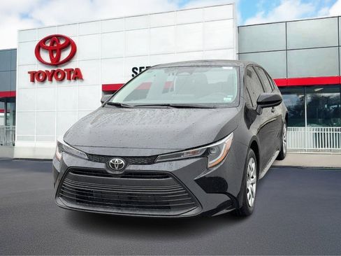 Used 2025 Toyota Corolla LE image 6