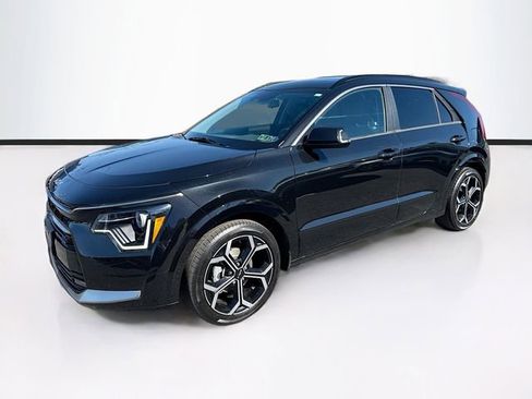 Used 2023 Kia Niro EX Touring image 3