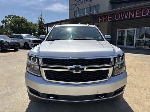Used 2018 Chevrolet Suburban LT w/ LT Signature Package image 4