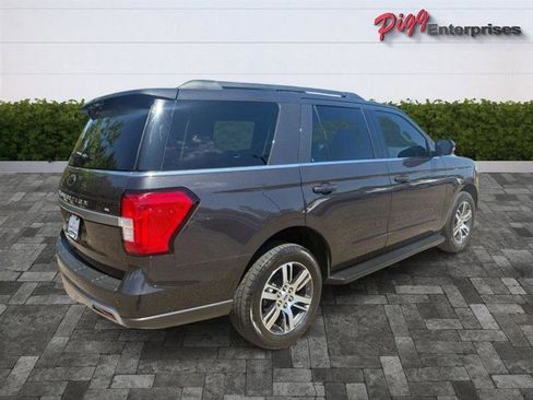 Used 2024 Ford Expedition XLT RWD image 11