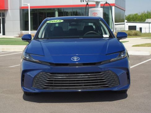 Used 2025 Toyota Camry LE FWD image 24
