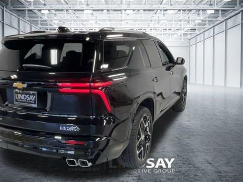 Used 2025 Chevrolet Traverse High Country image 9