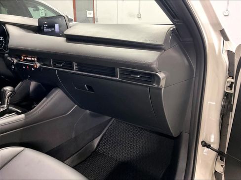 Used 2020 MAZDA MAZDA3 Hatchback image 17